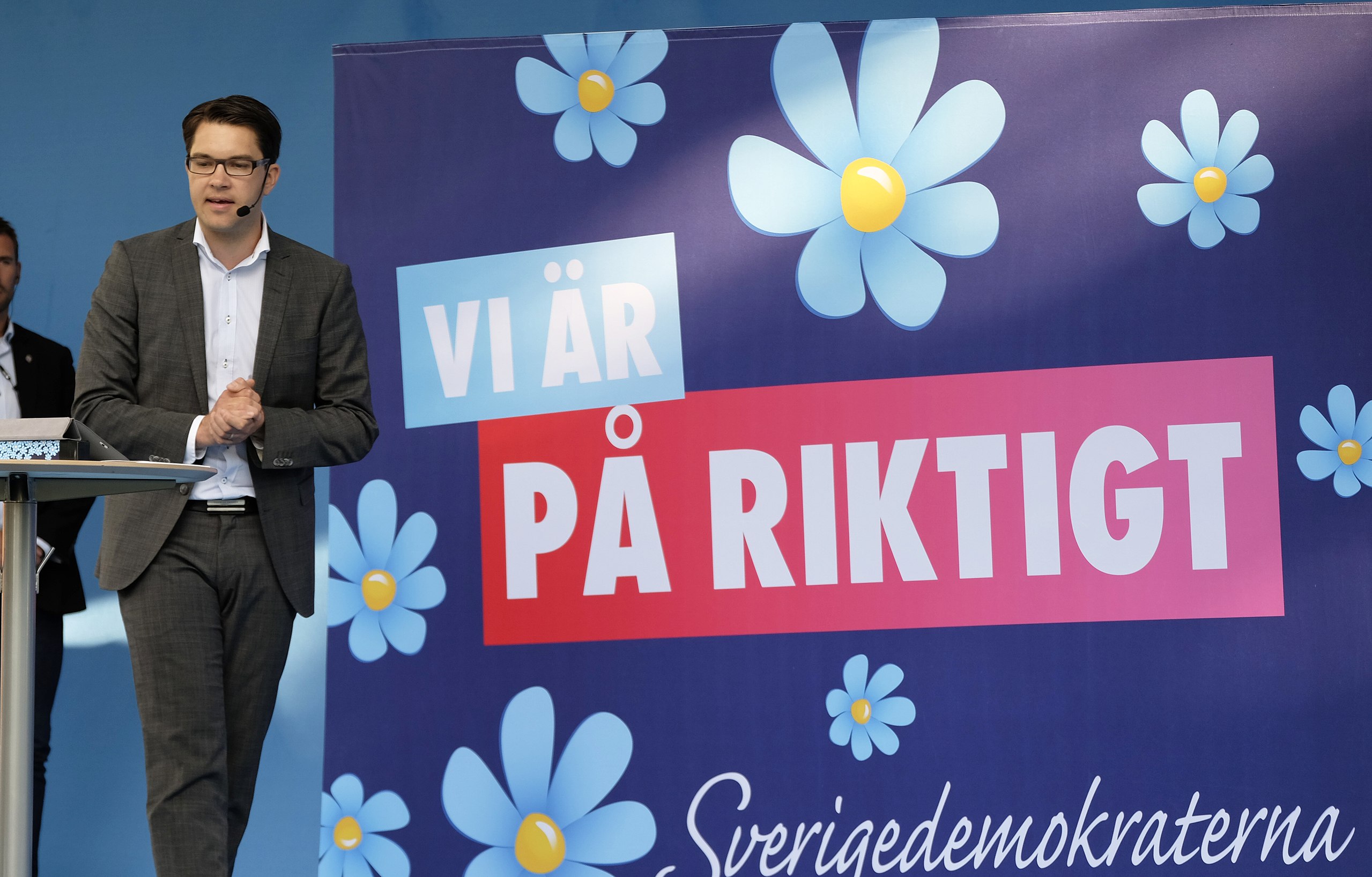 Åkesson om matpriserna: Köp billigare mat