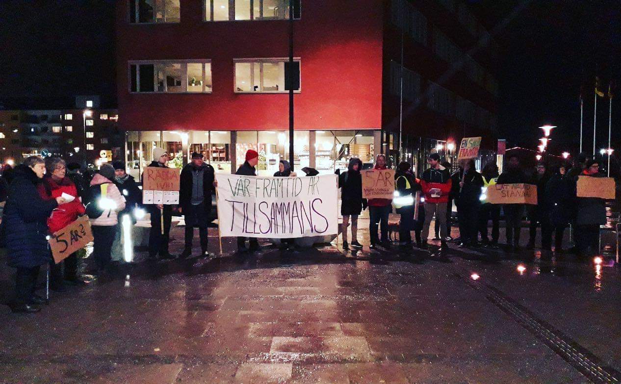 Knivstabor protesterade mot regeringens flyktingpolitik