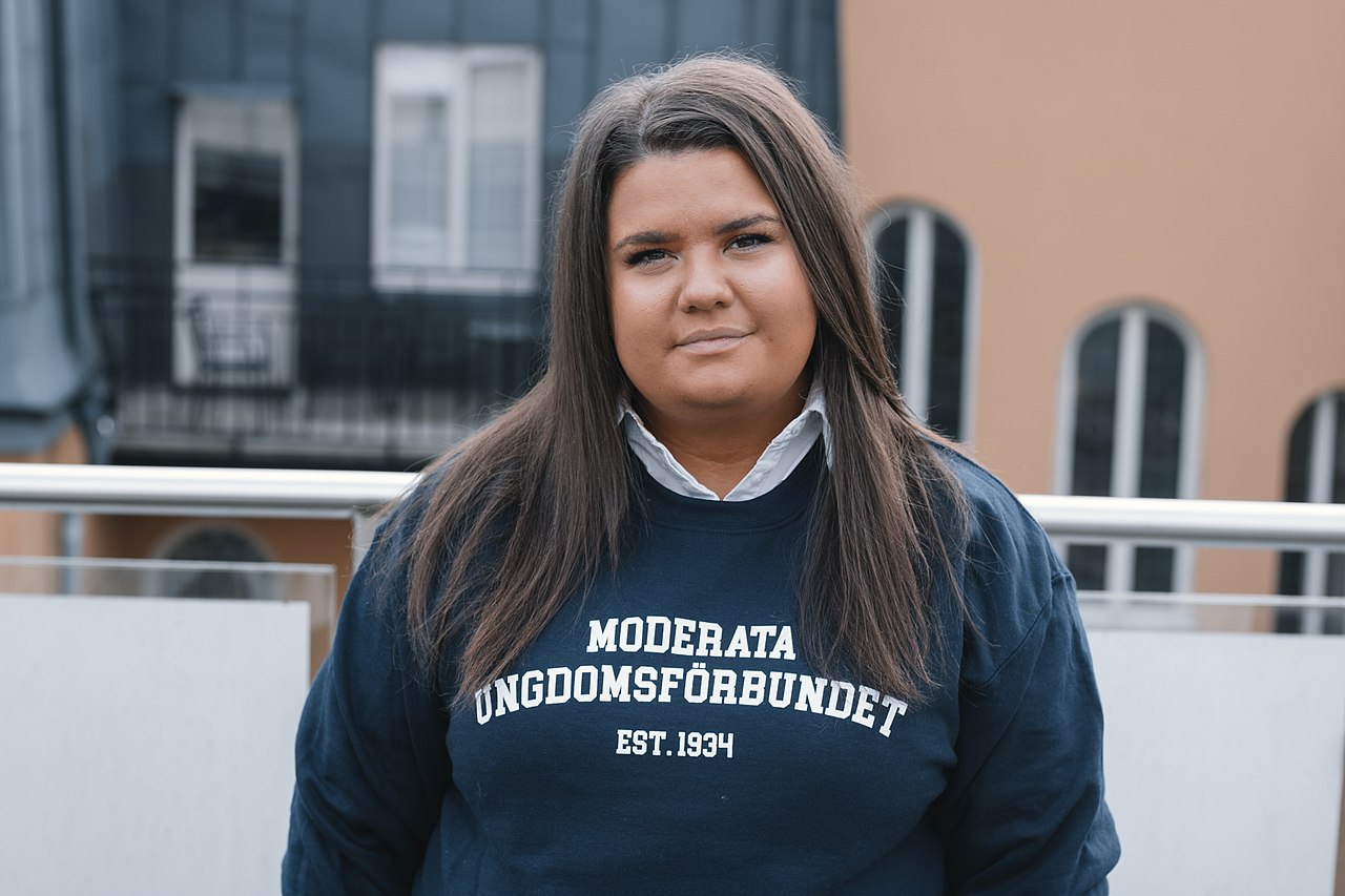 Här sågar MUF-ledaren Moderaternas pandemihantering