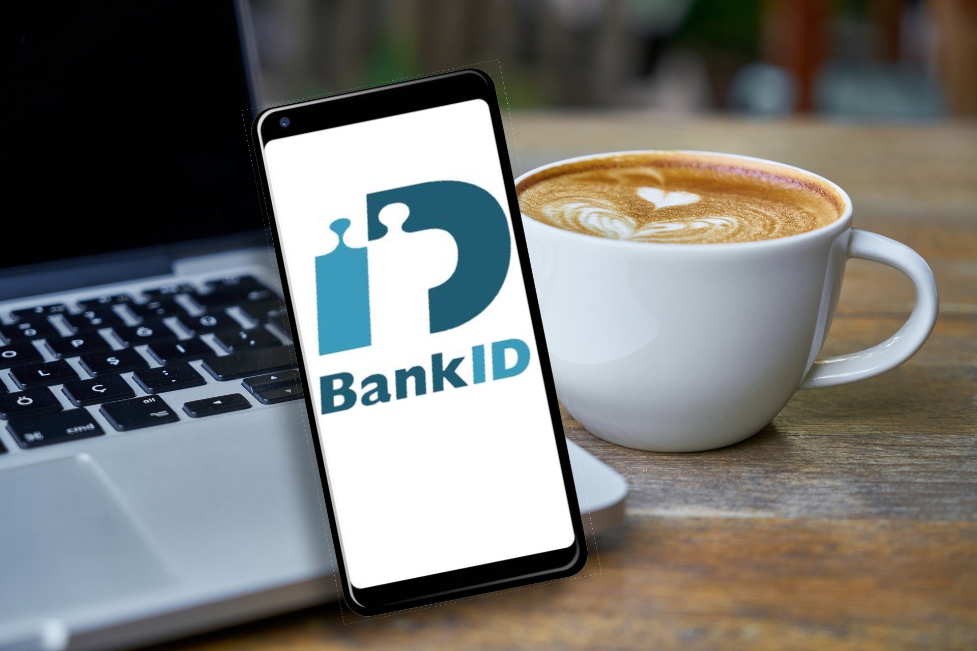 Polisen: Bankcheferna bör åtalas