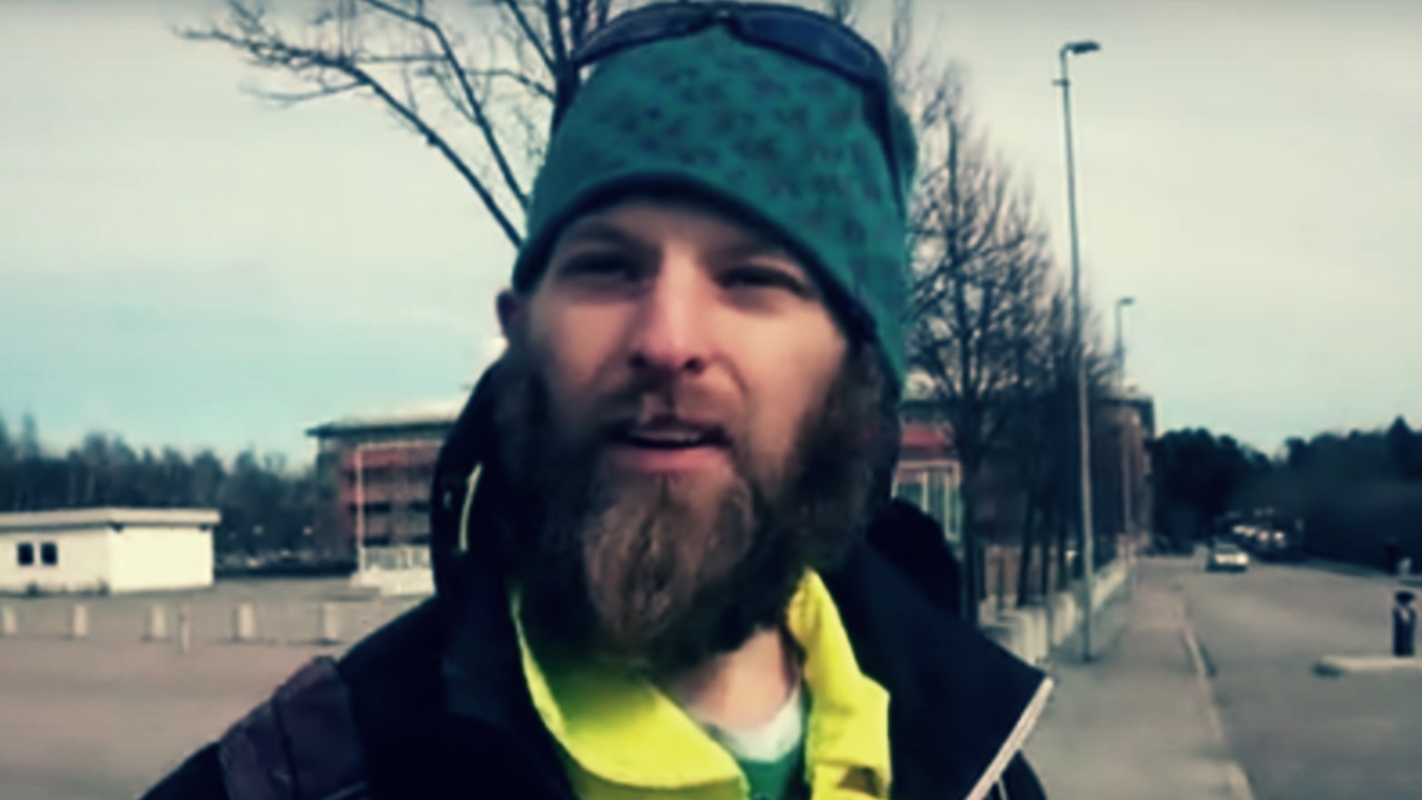 Här förespråkar hatpredikanten barnäktenskap