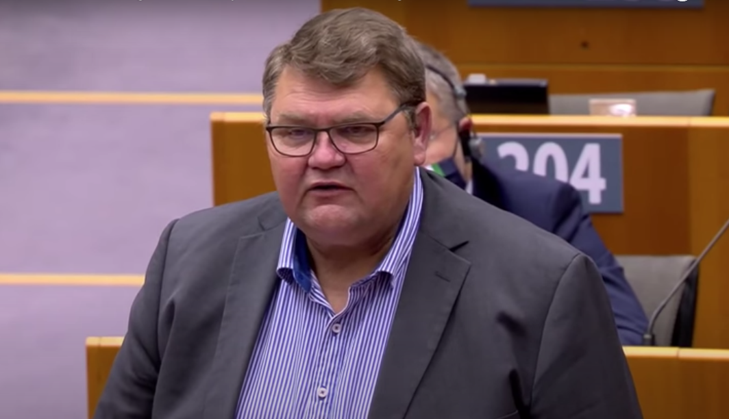 Nu företräds SD av en dömd sexbrottsling i EU-parlamentet