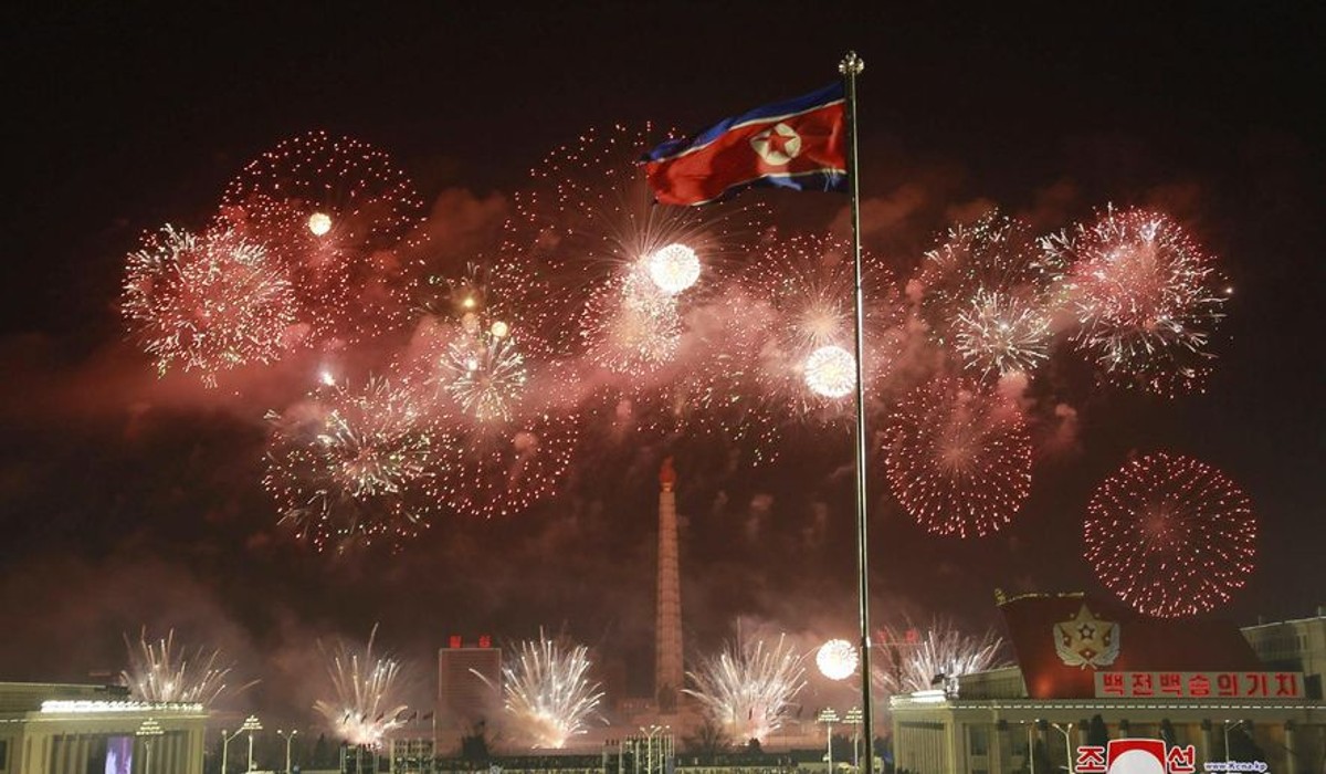 Nyårsrestriktioner i New York men frihet i Nordkorea