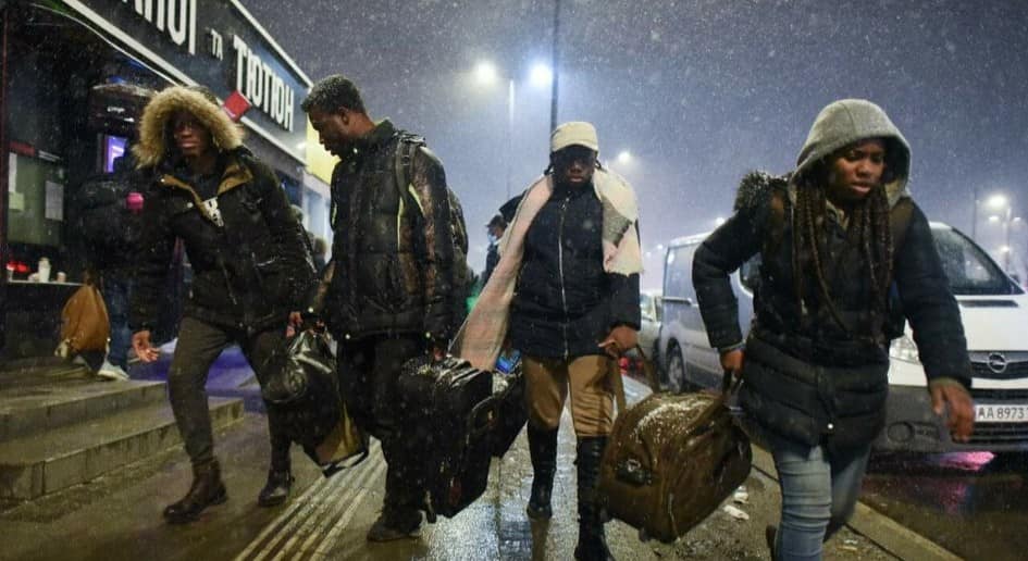 Afrikanska studenter strandsatta vid polsk-ukrainska gränsen: ”Svarta inte tillåtna”