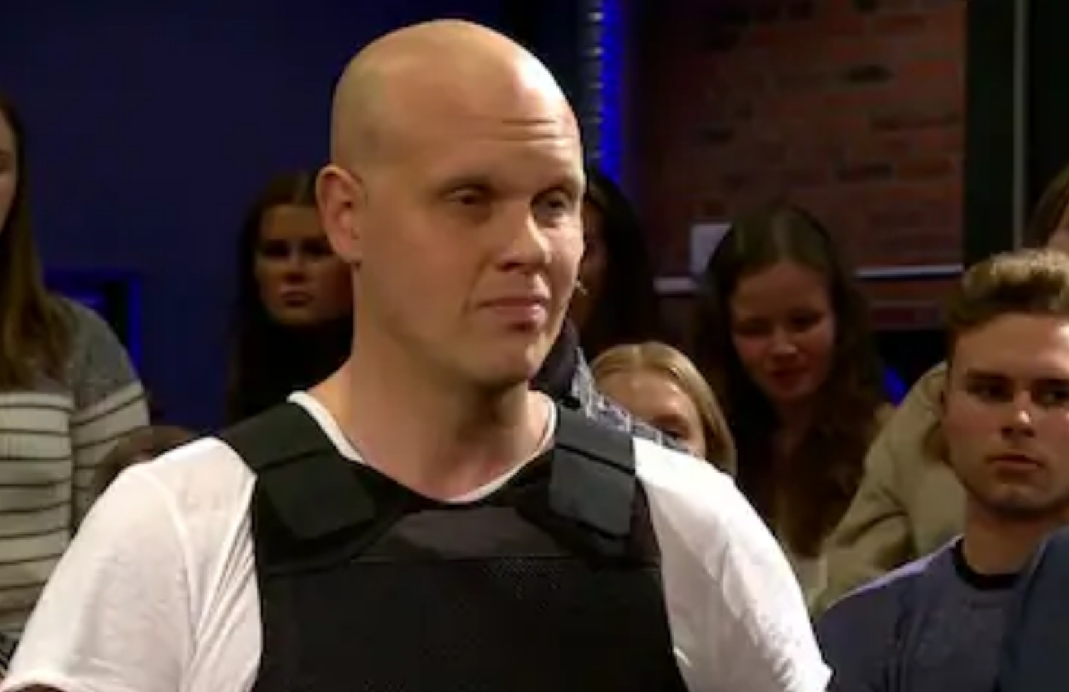 Lamotte lägger ner journalistiken efter hot