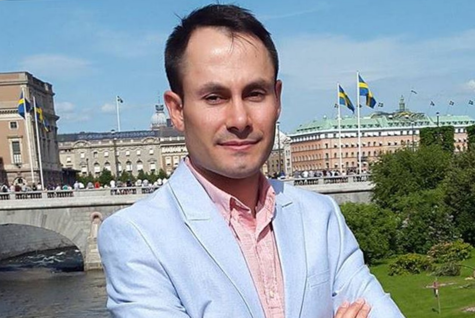 Nyans partiledare rasar mot swishkampanj