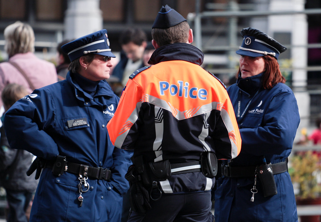 Nationalist öppnade eld mot polisen – sköts ihjäl