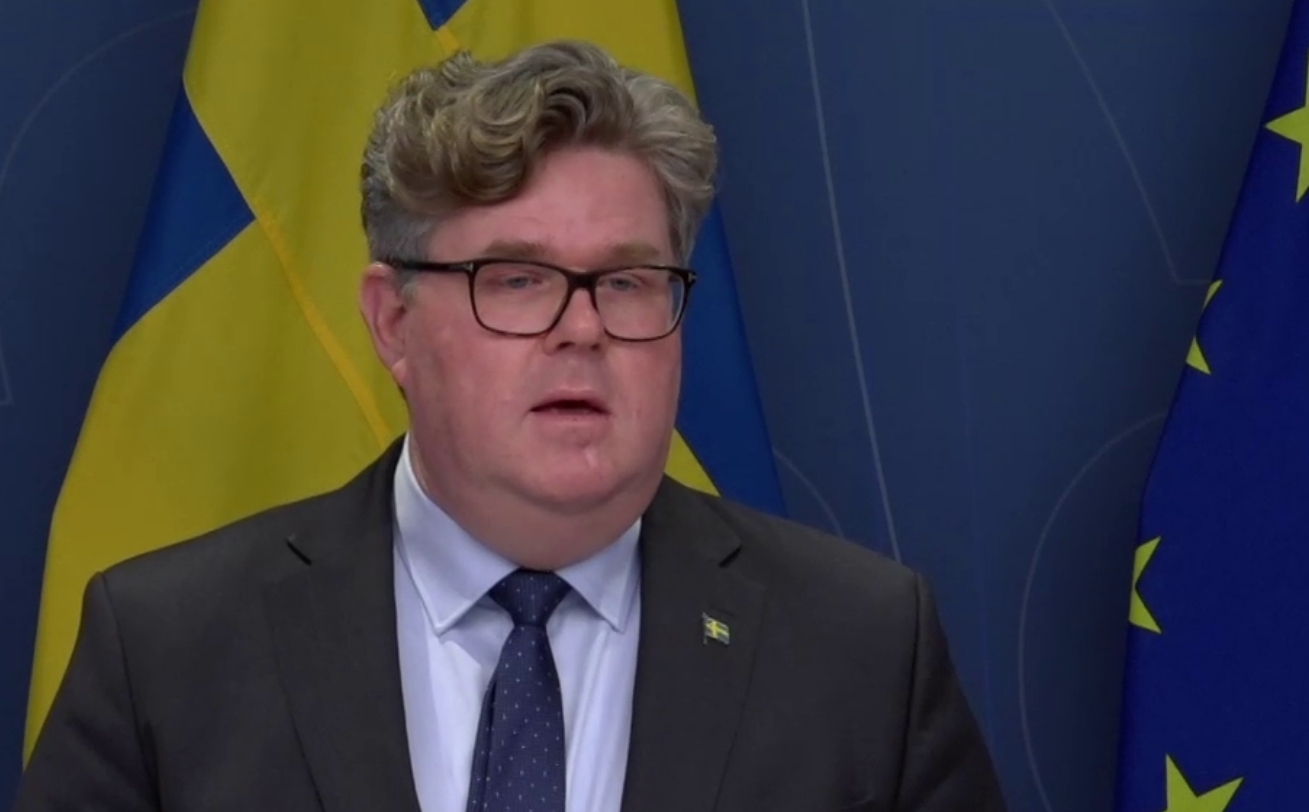 Regeringen stoppar utredning om korruption