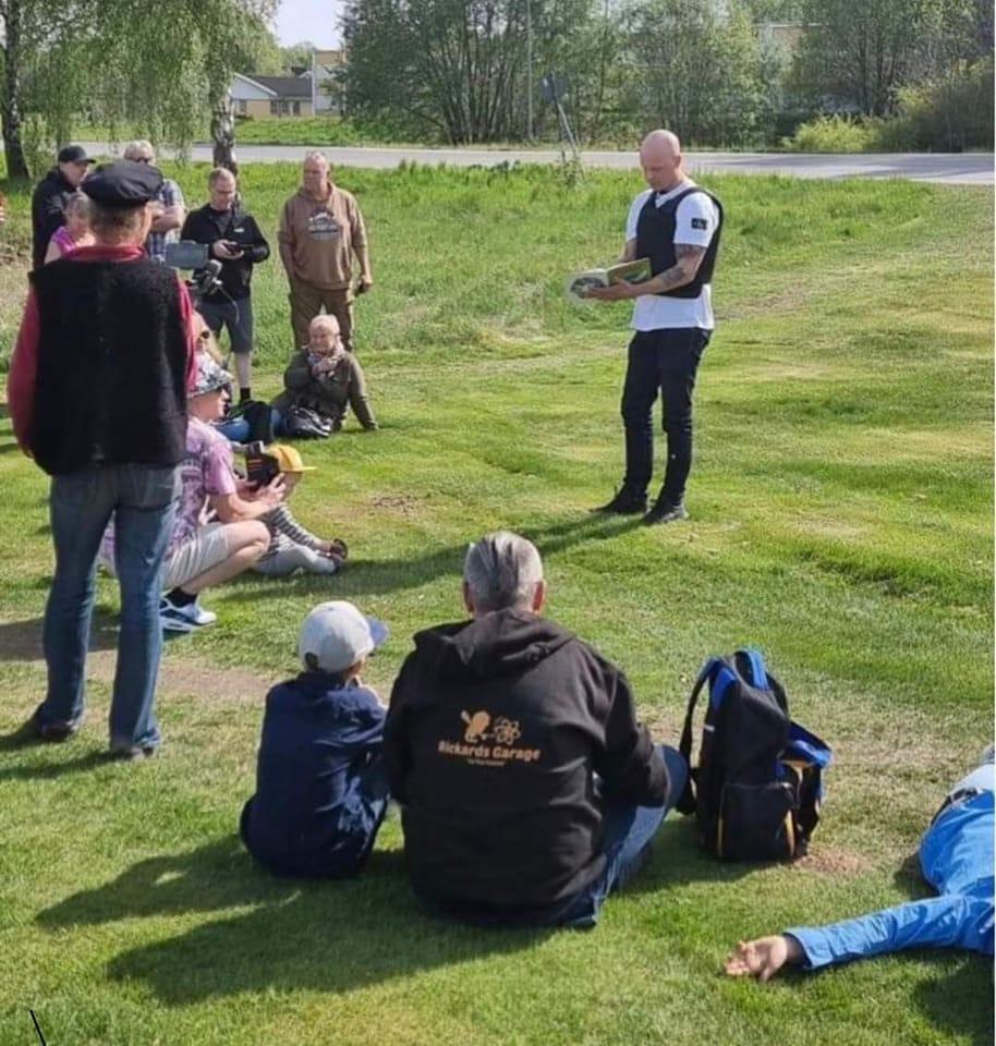 Lamotte läste barnsagor för vuxna i Olofström