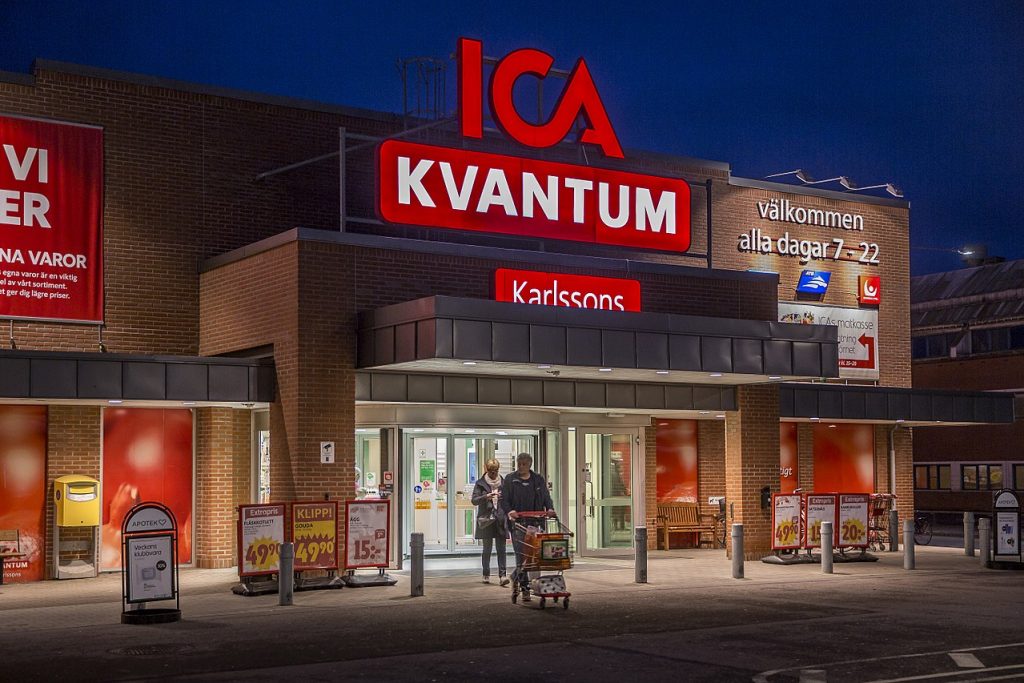 Ica ber om ursäkt – sänker priset på alla varor