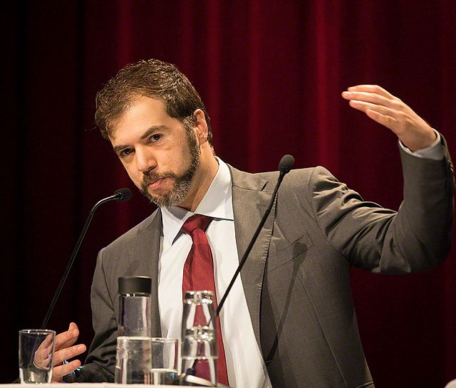 Tino Sanandaji köper upp tidning